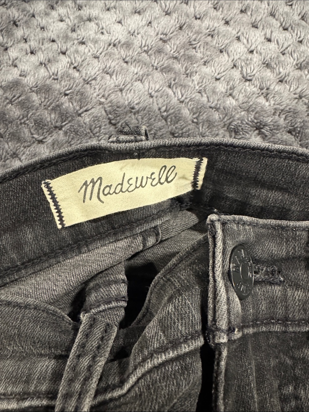 Madewell women’s skinny distressed Black Washed Jeans - Picture 2 of 7